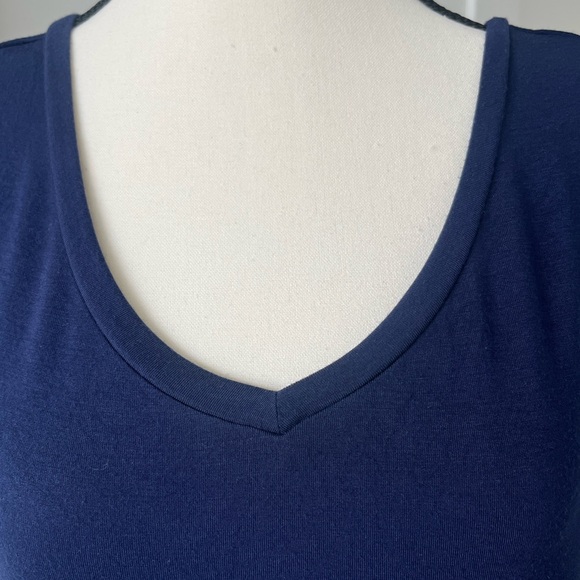 Halogen Women's Size Small Navy Blue Short sleeved V-neck T-Shirt. - Picture 2 of 5
